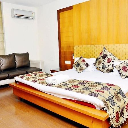 Hotel Mandakini Plaza Kanpur Exterior photo