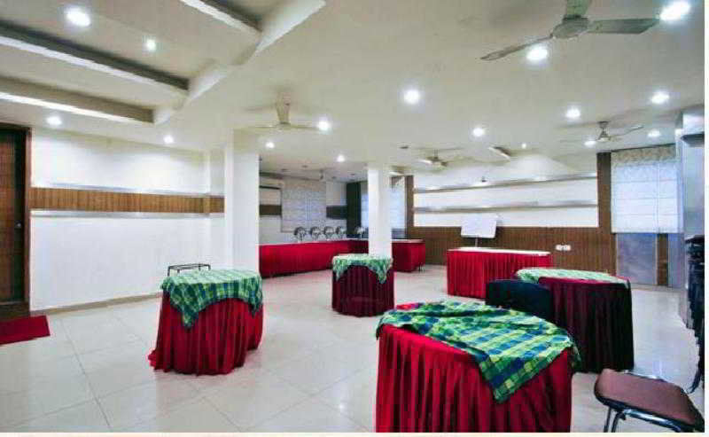 Hotel Mandakini Plaza Kanpur Exterior photo